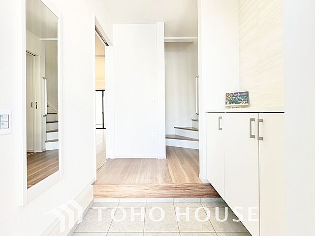 広々した玄関スペースはベビーカーも楽々置けるゆったりスペースが魅力です。