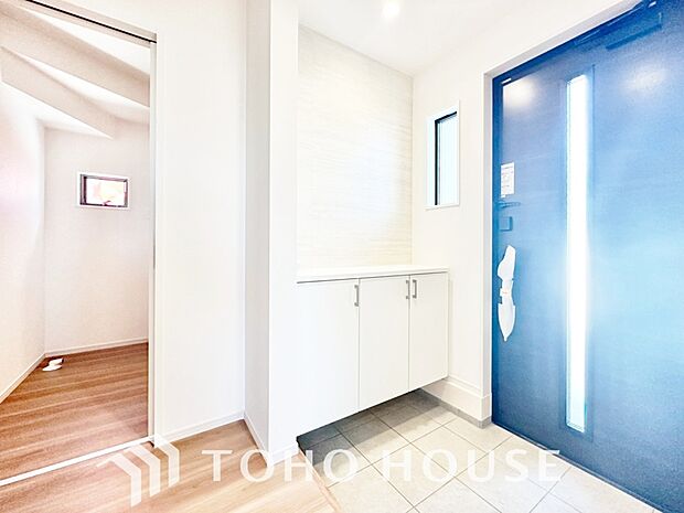 毎日みんなを見送り、そして迎え入れる場所だから。帰りたくなる家をテーマに設計した、自慢の玄関です。