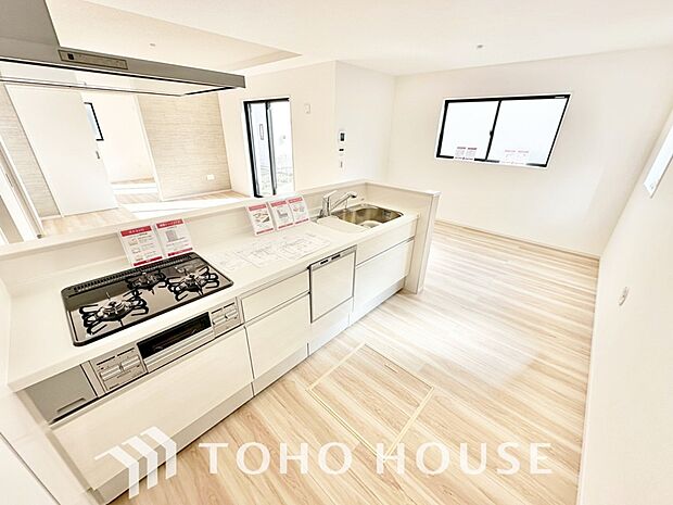 広々キッチンを採用。みんなで作った料理を召し上がりながらの会話は、どのような物になるのでしょうか。