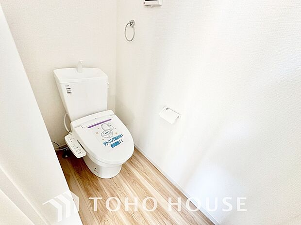 清潔な空間であって頂けますように、目に留まるだけではなく、汚れをふき取り易いフロアと壁紙をチョイス。