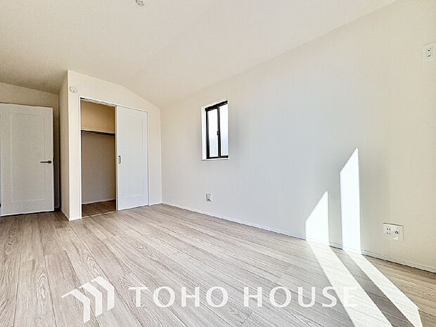 心と体をゆったりと安らげる主寝室。寝室のゆとりが大きい分だけ、暮らしの安らぎは深まります。