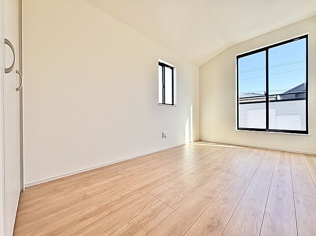 お子様の心と身体を見守る子供部屋として、小さな自立心を育むお部屋作りを見越してご覧下さい。