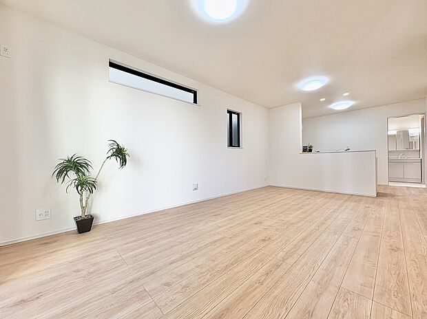 一日の中で多くの時間を過すことになるリビング。爽やかな通風と採光を存分に感じる事が出来る空間です。