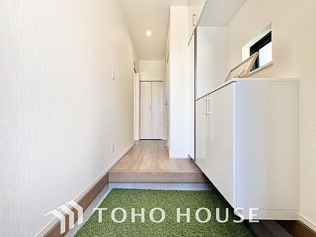 毎日みんなを見送り、そして迎え入れる場所だから。帰りたくなる家をテーマに設計した、自慢の玄関です。