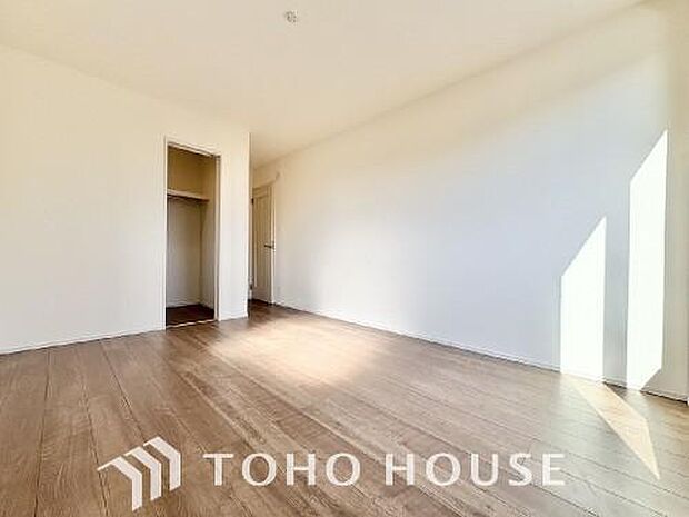 心と体をゆったりと安らげる主寝室。寝室のゆとりが大きい分だけ、暮らしの安らぎは深まります。