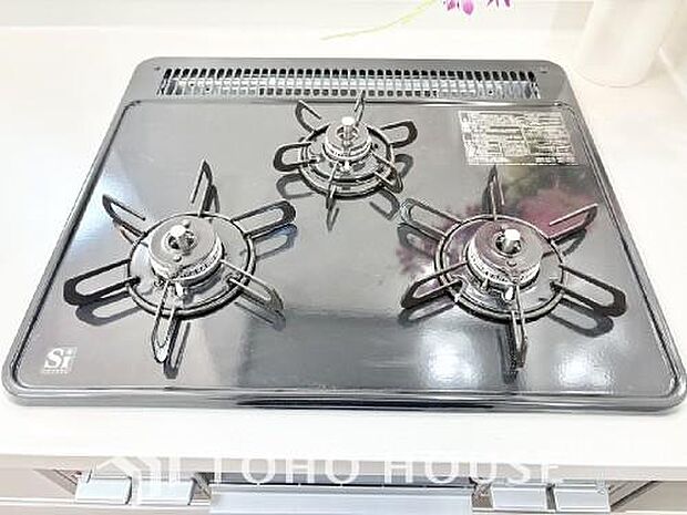 毎日料理をする、料理が好き、家族が多くて量を作る必要がある、等の方々にとっては必須の3口コンロ。
