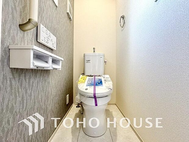 十分な広さと清潔感のあるカラーで纏まったおトイレ。時間に余裕とゆとりを持たせます。