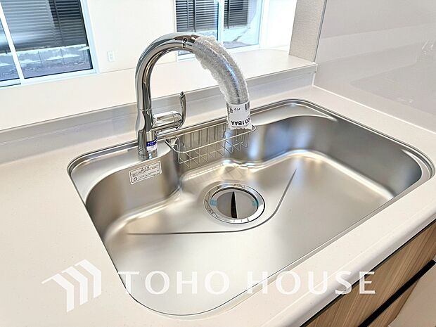 浄水と原水をボタン一つで切り替えられる浄水器一体型水洗。近年主流になりつつある人気の設備です。