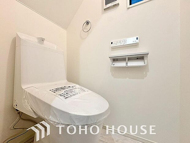 十分な広さと清潔感のあるカラーで纏まったおトイレ。時間に余裕とゆとりを持たせます。