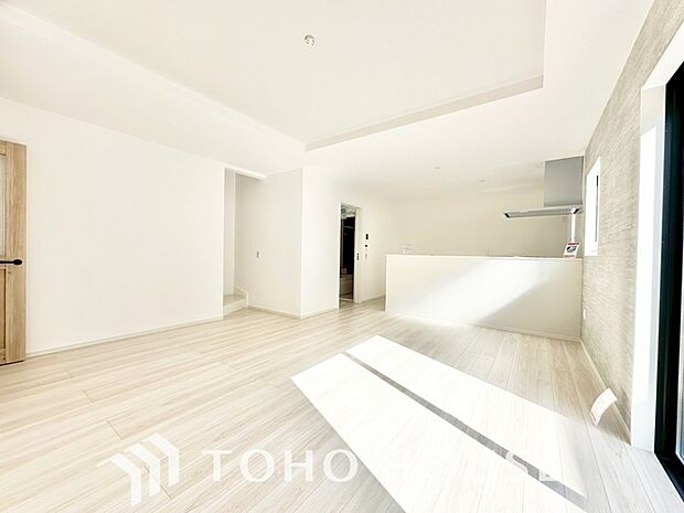 リビングも広く設け、訪れる人々を暖かく迎えてくれます。