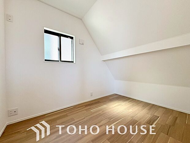 お子様の心と身体を見守る子供部屋として、小さな自立心を育むお部屋作りを見越してご覧下さい。