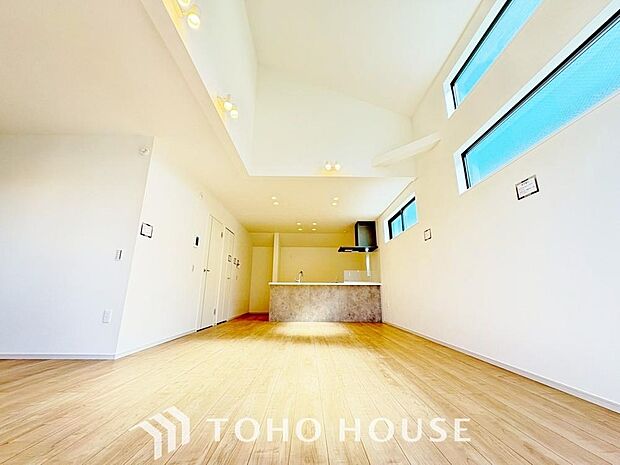 造りこんだ空間演出の妙が生み出す光と質のハーモニーはこの住宅のクオリティの良さを実感させてくれます。