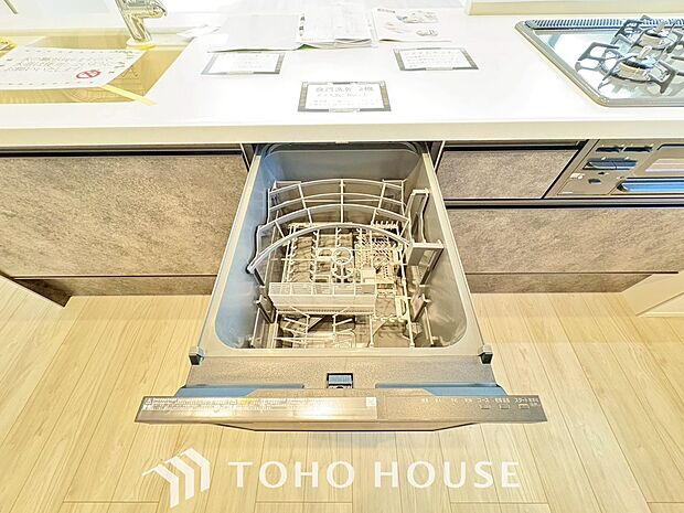 高温のお湯や高圧水流で効果的に落とし、殺菌効果が非常に高く哺乳瓶などを使う家庭で需要が高く大変便利。