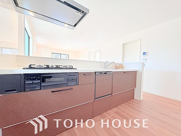 ご家族みんなで調理ができる位のスペースを実現したキッチン空間となっております。