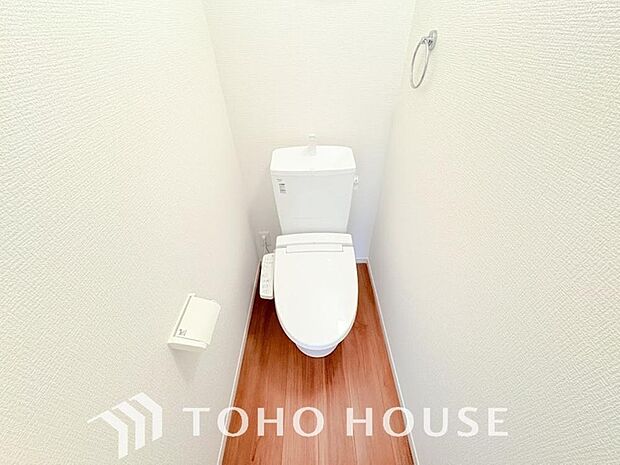 十分な広さと清潔感のあるカラーで纏まったおトイレ。時間に余裕とゆとりを持たせます。