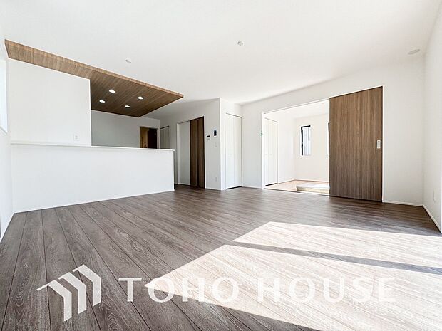 家は、ただ生活する場ではなく、笑顔の毎日、安らぎの日々のために、暮らしを愉しく、快適にする場所。