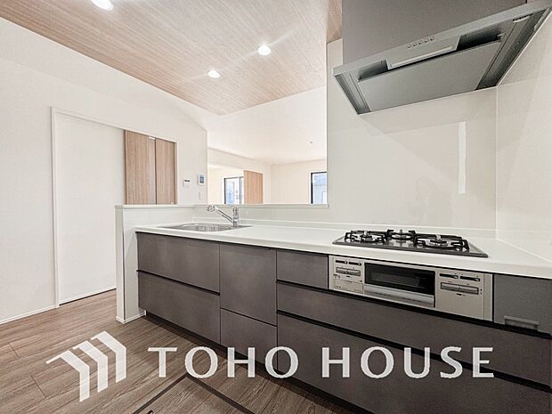 お料理の上手な方が独壇場でお料理の腕を披露するスタイルに向いているキッチンです。