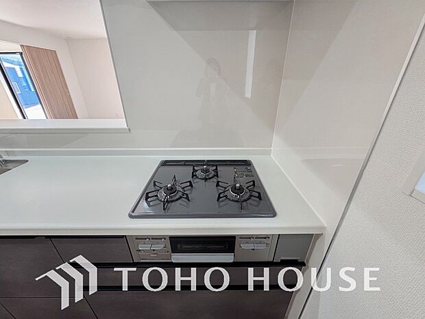 毎日料理をする、料理が好き、家族が多くて量を作る必要がある、等の方々にとっては必須の3口コンロ。同時進行で効率アップはもちろん鍋を移動する回数が減り、無駄な動きを軽減することが出来ます。