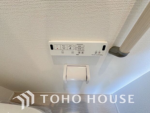 日本を訪れた外国の方で「使ってみて驚いた」と仰る方の多い、ウォシュレット。おしりを優しく洗ってくれるだけではなく、パワー脱臭機能なども備え、快適な空間を創出する機能もございます。