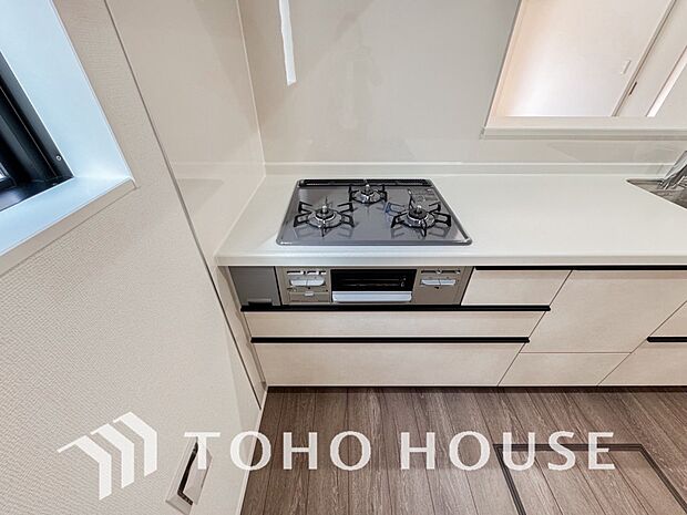 毎日料理をする、料理が好き、家族が多くて量を作る必要がある、等の方々にとっては必須の3口コンロ。同時進行で効率アップはもちろん鍋を移動する回数が減り、無駄な動きを軽減することが出来ます。