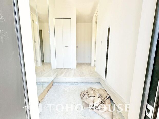 ゲストを招き、家族を迎える玄関は、ディスプレイや照明にこだわってみてはいかがでしょうか。