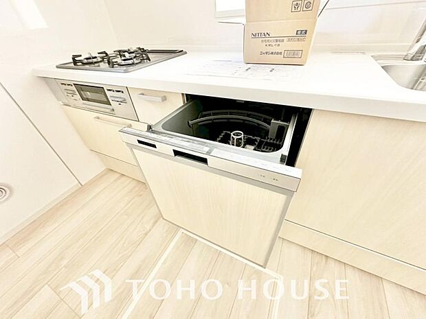 ビルトイン食洗機。高温のお湯や高圧水流を使うことにより汚れを効果的に落とすことができます。