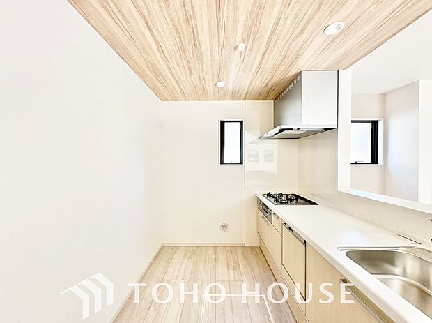 充実した収納スペースを搭載したシステムキッチンは、日々の家事がはかどります。