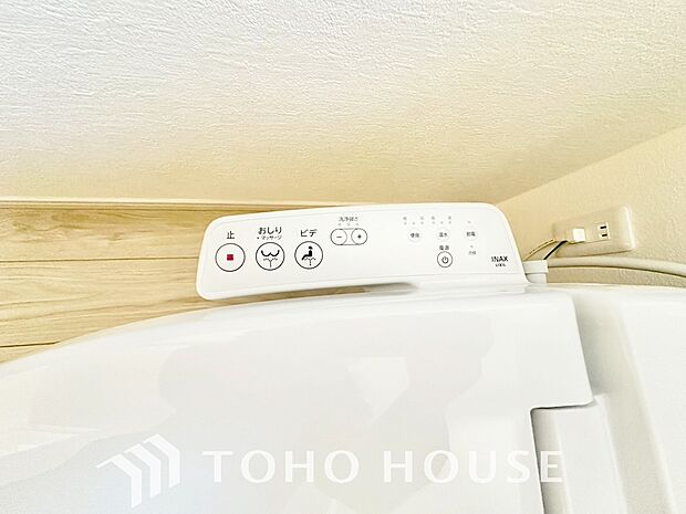 温水洗浄便座付。脱臭機能なども備え、快適な空間に。