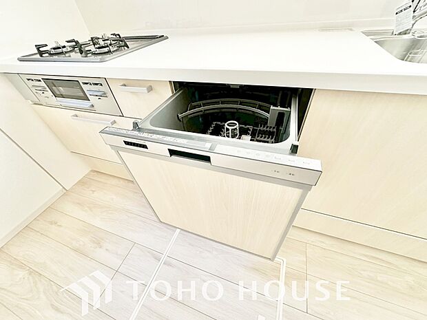 ビルトイン食洗機。高温のお湯や高圧水流を使うことにより汚れを効果的に落とすことができます。