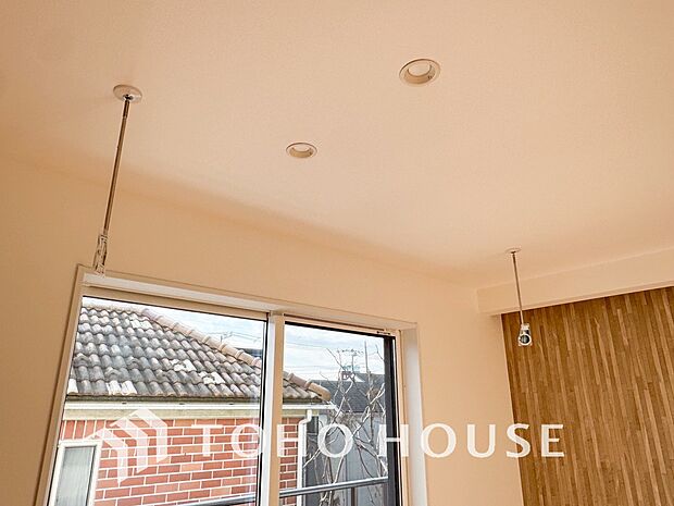 室内物干し。雨天の部屋干し時だけでなく、乾いた洗濯物の取り込み時にも使えて大変便利です。