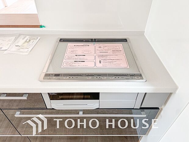 火を使わないので、立ち消えなどの心配もなく安心。またフラットなトッププレートはお手入れ簡単です。