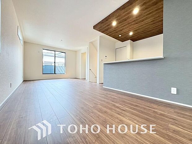 広いＬＤＫでは家族が集まり一緒の時間を過ごせる工夫がされております。