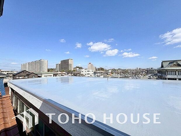 その豊かな眺望にふさわしい空間には、通風・採光にも優れ、心地よい光と風があふれています。