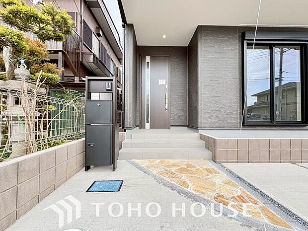 ゲストを招き、家族を迎える玄関は、ディスプレイや照明にこだわってみてはいかがでしょうか。