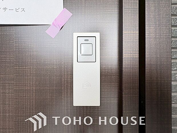 ボタン一つで施錠・解錠できる電子錠は、防犯意識の高まりから補助錠として選ばれることが増えています。