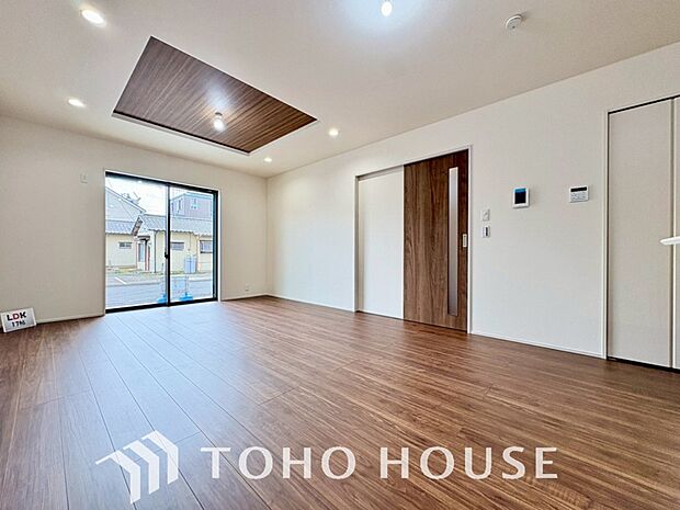 爽やかな通風と採光を存分に感じる事が出来る空間。毎日の暮らしに癒しをもたらす居心地の良いリビング。