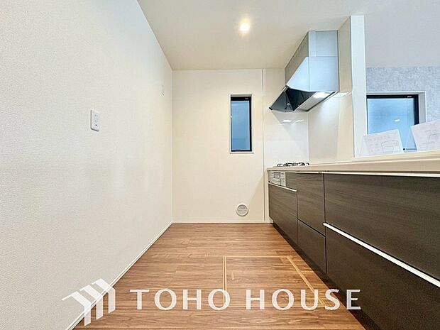 広々キッチンを採用。みんなで作った料理を召し上がりながらの会話は、どのような物になるのでしょうか。