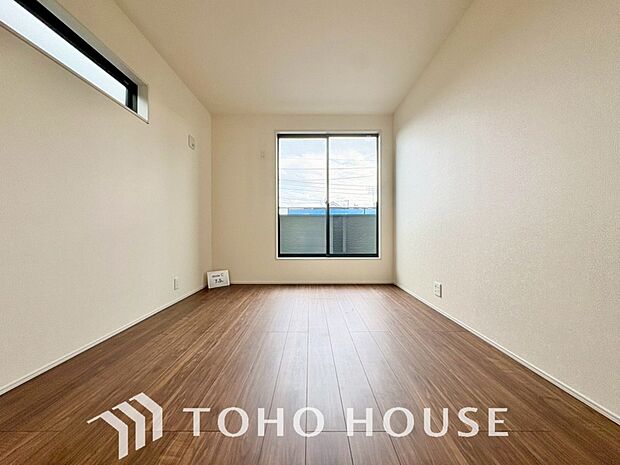 家具の配置のし易い室内です。趣味の部屋としても充分な広さを確保しております。