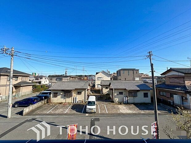 豊かな陽光に照らしだされる素敵な空間。季節を問わず華やいだ素敵な風景をお楽しみいただけます。