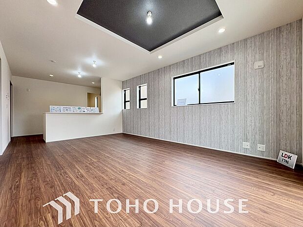 心温まるくつろぎを楽しめるリビングは、静かで落ち着いた癒しの空間となり、家族とゆったり過ごせます。