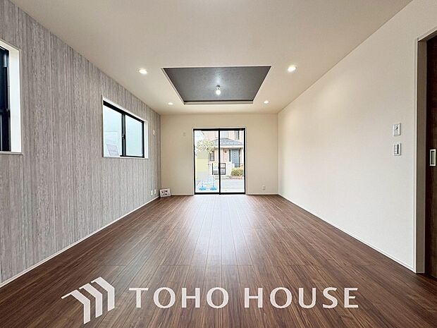 広々としたLDKは、家族が自然に集まりやすく、一緒に過ごす時間を楽しめる工夫が施されています。