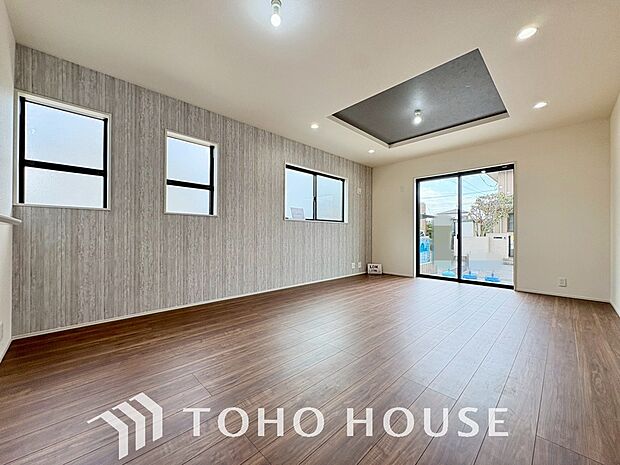 光と風があふれる開放的なリビングダイニングには自然と家族みんなが集まってきます。