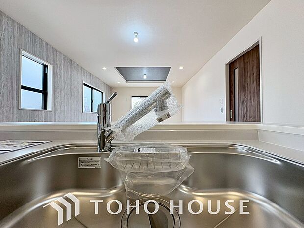 安全でおいしい水を手軽に。ボタンひとつで浄水と原水に切り替えられる浄水器一体型水洗を使用。