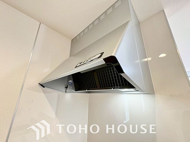 最新のレンジフードは静音性や省エネ性能が向上しデザインもスタイリッシュ。効率的な換気で料理を快適に。