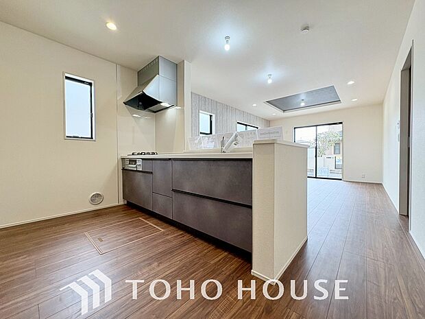 広々キッチンを採用。みんなで作った料理を召し上がりながらの会話は、どのような物になるのでしょうか。