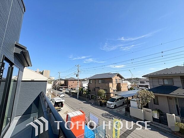 豊かな陽光に照らしだされる素敵な空間。季節を問わず華やいだ素敵な風景をお楽しみいただけます。