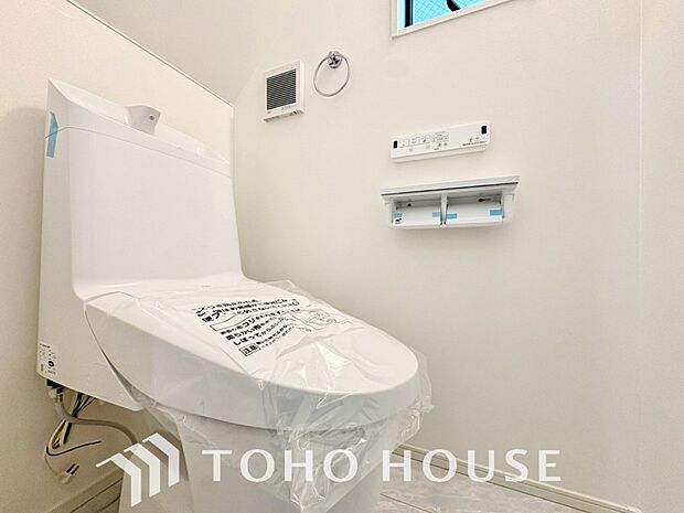 十分な広さと清潔感のあるカラーで纏まったおトイレ。時間に余裕とゆとりを持たせます。