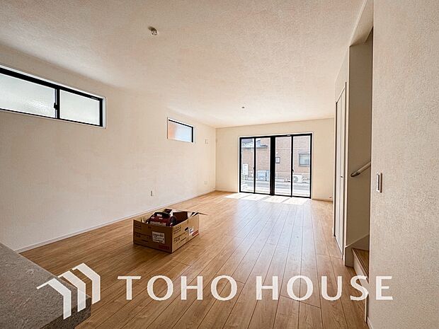 広いLDKでは家族が集まり一緒の時間を過ごせる工夫がされております。