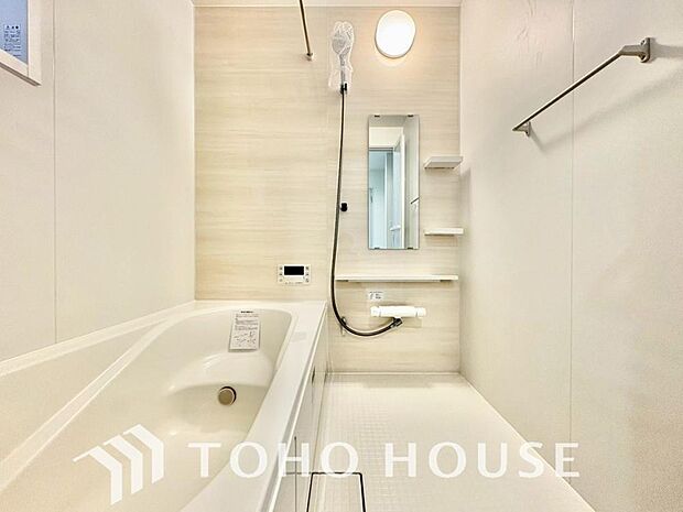 心地よいバスタイムを演出する浴室はゆとりあるサイズを採用。