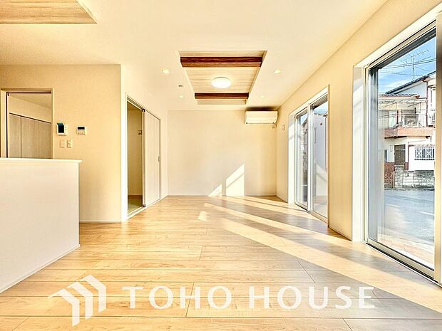 作り手の「気持ちの良いリビングでお過ごししていただきたい」という思いを感じさせます。